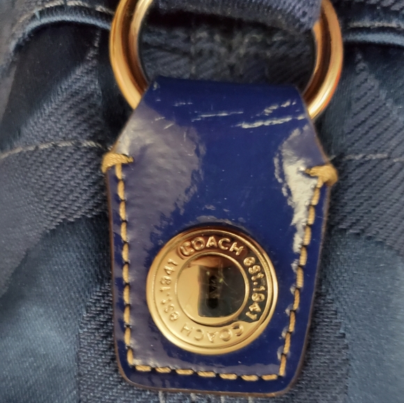 Coach Kyra Daisy Signature Purse Navy Blue, “C” pattern bag - Picture 4 of 16